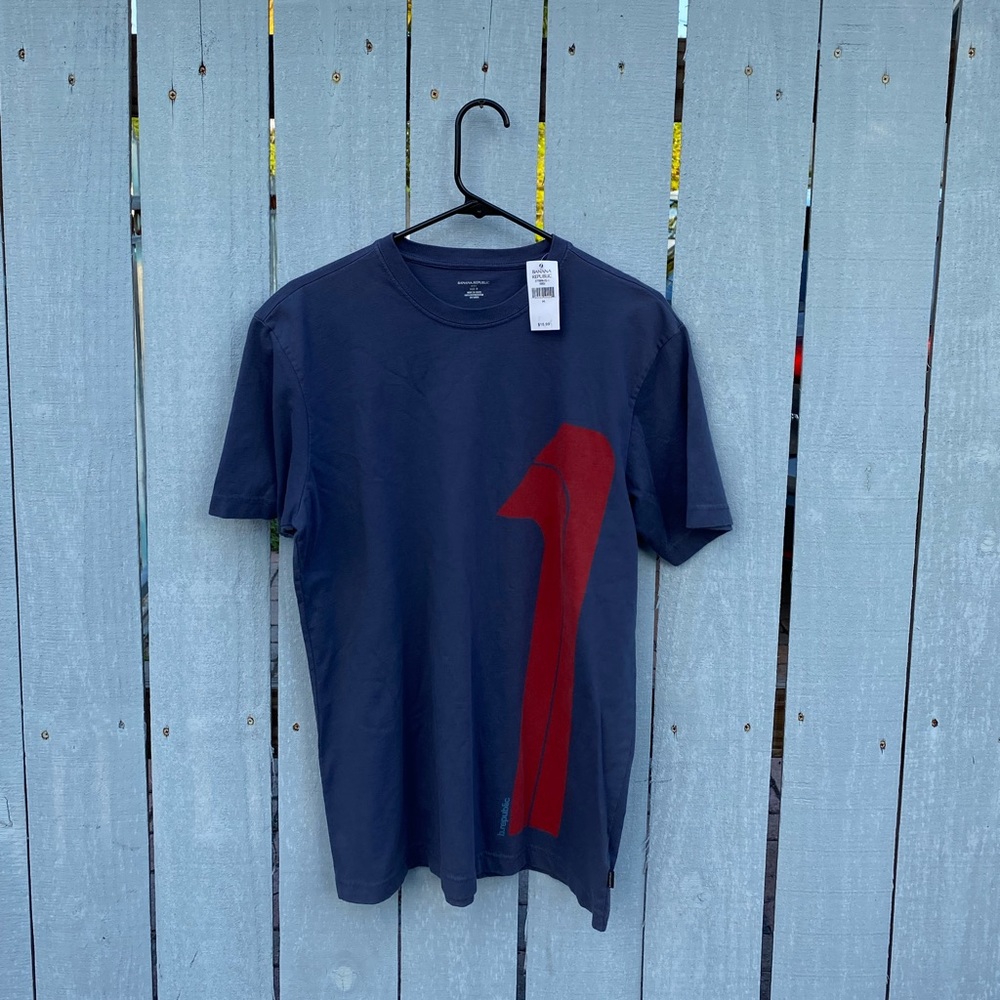 New with tags Banana Republic Graphic Tee size Medium T-Shirt